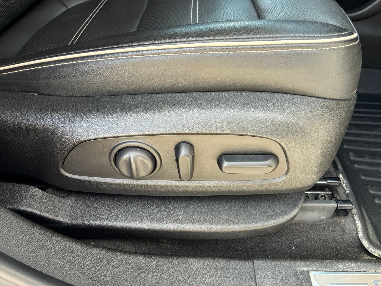 Used 2023 GMC Acadia Denali FWD image 12