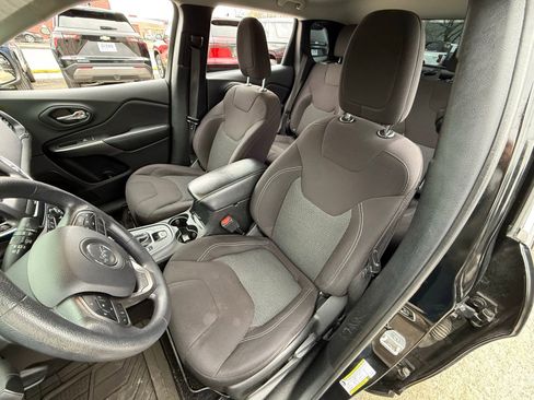 Used 2019 Jeep Cherokee Latitude w/ Popular Appearance Group image 14