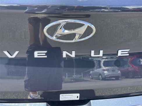 New 2025 Hyundai Venue Limited image 7