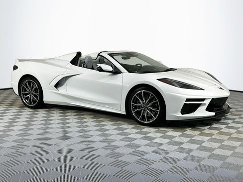 Used 2024 Chevrolet Corvette Stingray Premium Conv w/ Z51 Performance Package RWD image 3