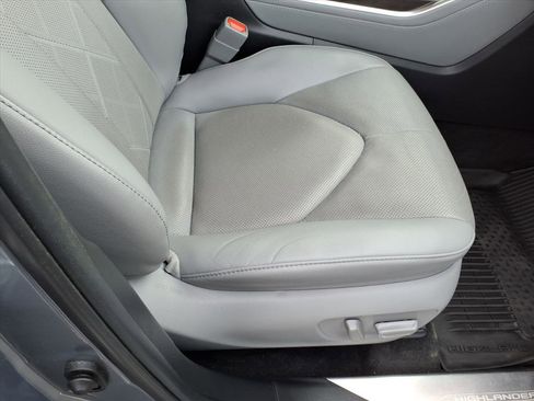 Used 2024 Toyota Highlander Platinum AWD/4WD image 18