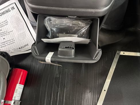 New 2024 Chevrolet Express 3500 Extended image 26