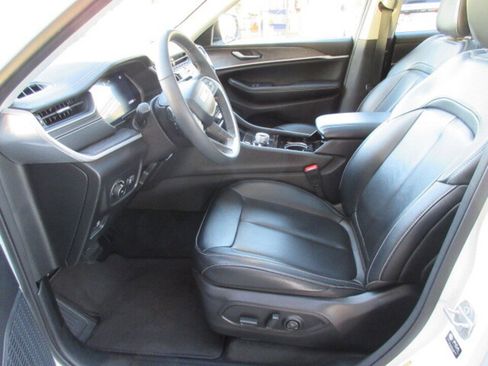 Used 2023 Jeep Grand Cherokee L Limited w/ Trailer Tow Group (B) image 12