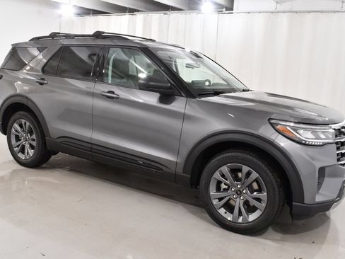 New 2026 Ford Explorer Active AWD/4WD image 5