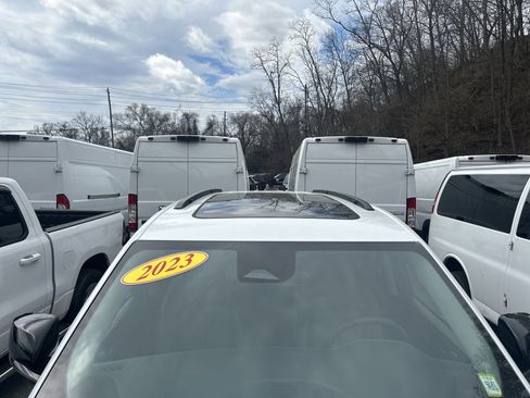 Certified 2023 Jeep Grand Cherokee L Limited w/ Black Appearance Package image 17