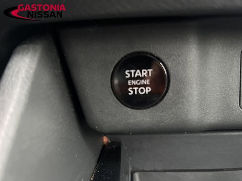 Used 2024 Nissan Rogue S image 43