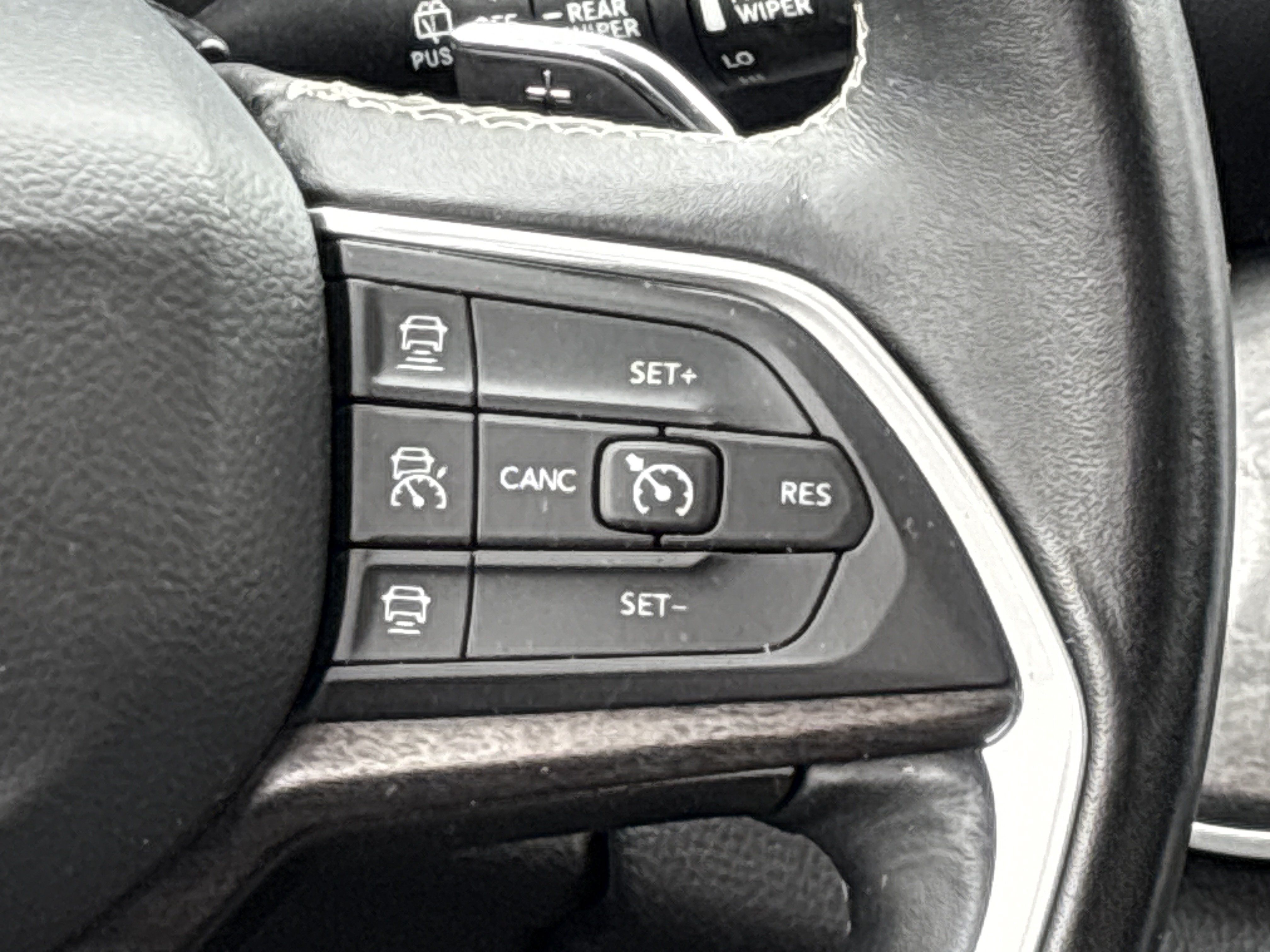 Used 2022 Jeep Grand Cherokee L Limited AWD/4WD image 23