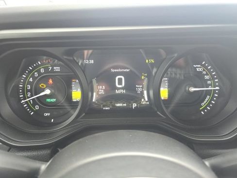 Used 2025 Jeep Wrangler Unlimited Sahara AWD/4WD image 13