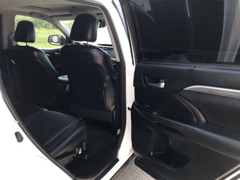 Used 2018 Toyota Highlander Limited image 12