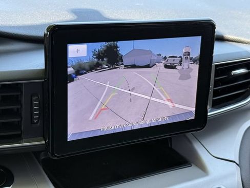 Used 2023 Ford Explorer XLT w/ Equipment Group 202A AWD/4WD image 19