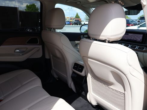 Used 2025 Mercedes-Benz GLE 450e 4MATIC image 25