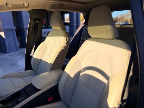 Used 2020 Volvo XC40 T5 Momentum w/ Protection Package Premier image 25