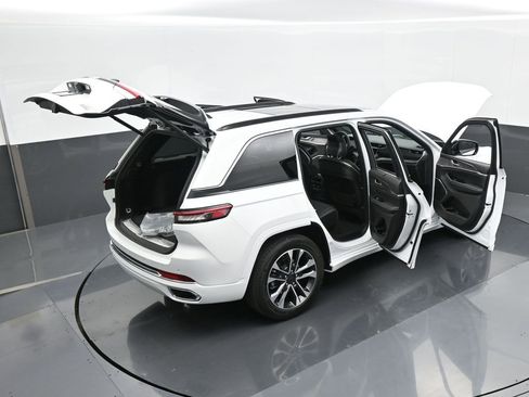 Used 2024 Jeep Grand Cherokee Overland w/ Luxury Tech Group IV image 71