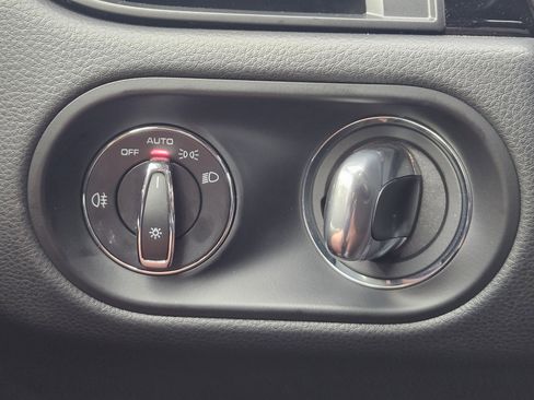 Certified 2025 Porsche Macan image 21