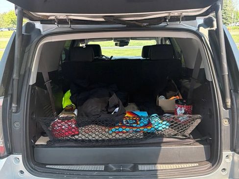 Used 2017 GMC Yukon SLT AWD/4WD image 5