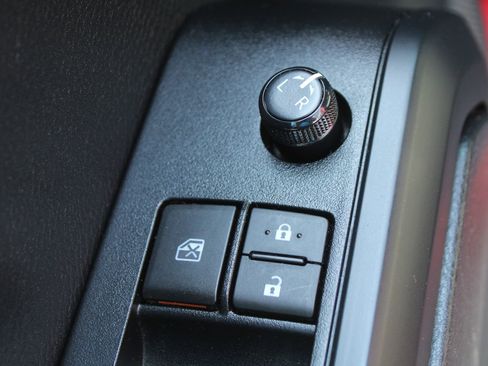 Used 2019 Toyota Tacoma SR image 26