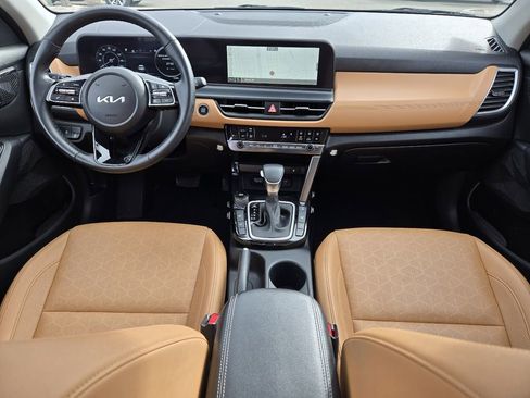 Used 2024 Kia Seltos EX image 2