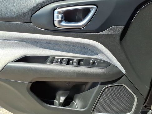 Used 2022 Jeep Compass Latitude AWD/4WD image 18