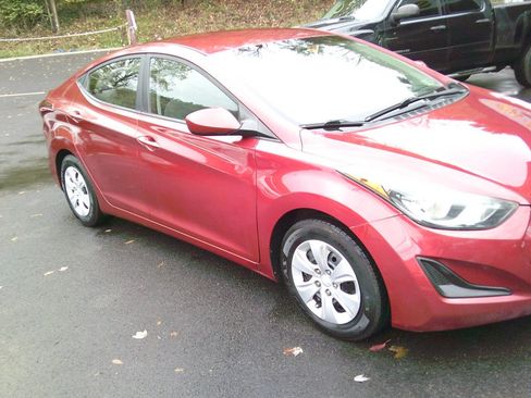 Used 2016 Hyundai Elantra SE image 3
