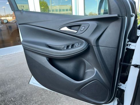 Used 2025 Buick Encore GX Preferred image 18