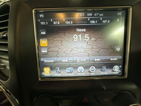 Used 2014 Jeep Grand Cherokee Overland w/ Advanced Technology Group image 25