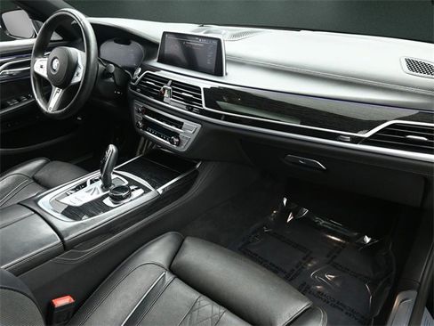 Used 2021 BMW 750i xDrive w/ Executive Package image 22