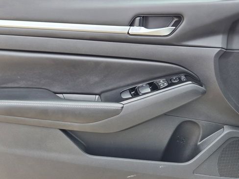 Used 2023 Nissan Altima 2.5 SV image 11