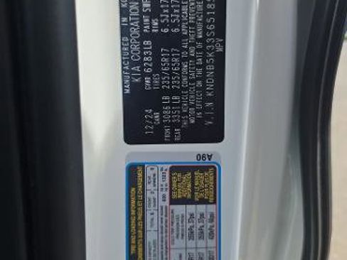 Used 2025 Kia Carnival FWD image 21
