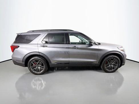 Used 2025 Ford Explorer ST-Line w/ ST-Line Street Pack AWD/4WD image 8