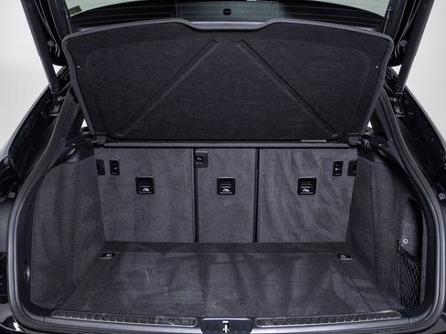 Certified 2025 Porsche Macan image 28