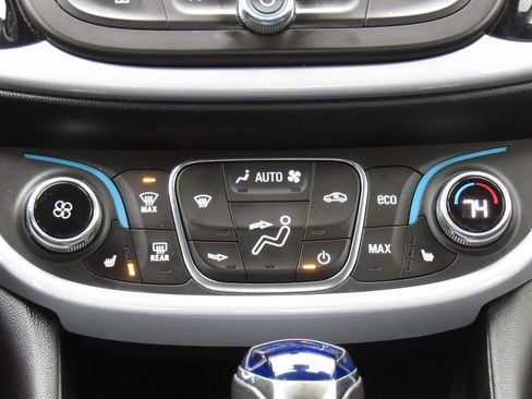 Used 2017 Chevrolet Volt LT w/ Comfort Package image 26