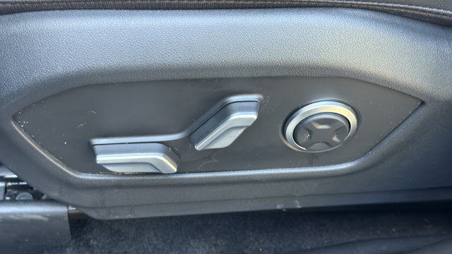 Used 2025 Hyundai Santa Fe Limited FWD image 15