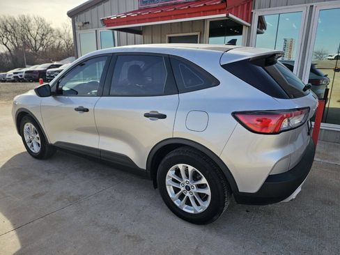 Used 2020 Ford Escape S image 4