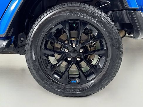 Used 2023 Jeep Wrangler Unlimited Sahara w/ Cold Weather Group AWD/4WD image 10