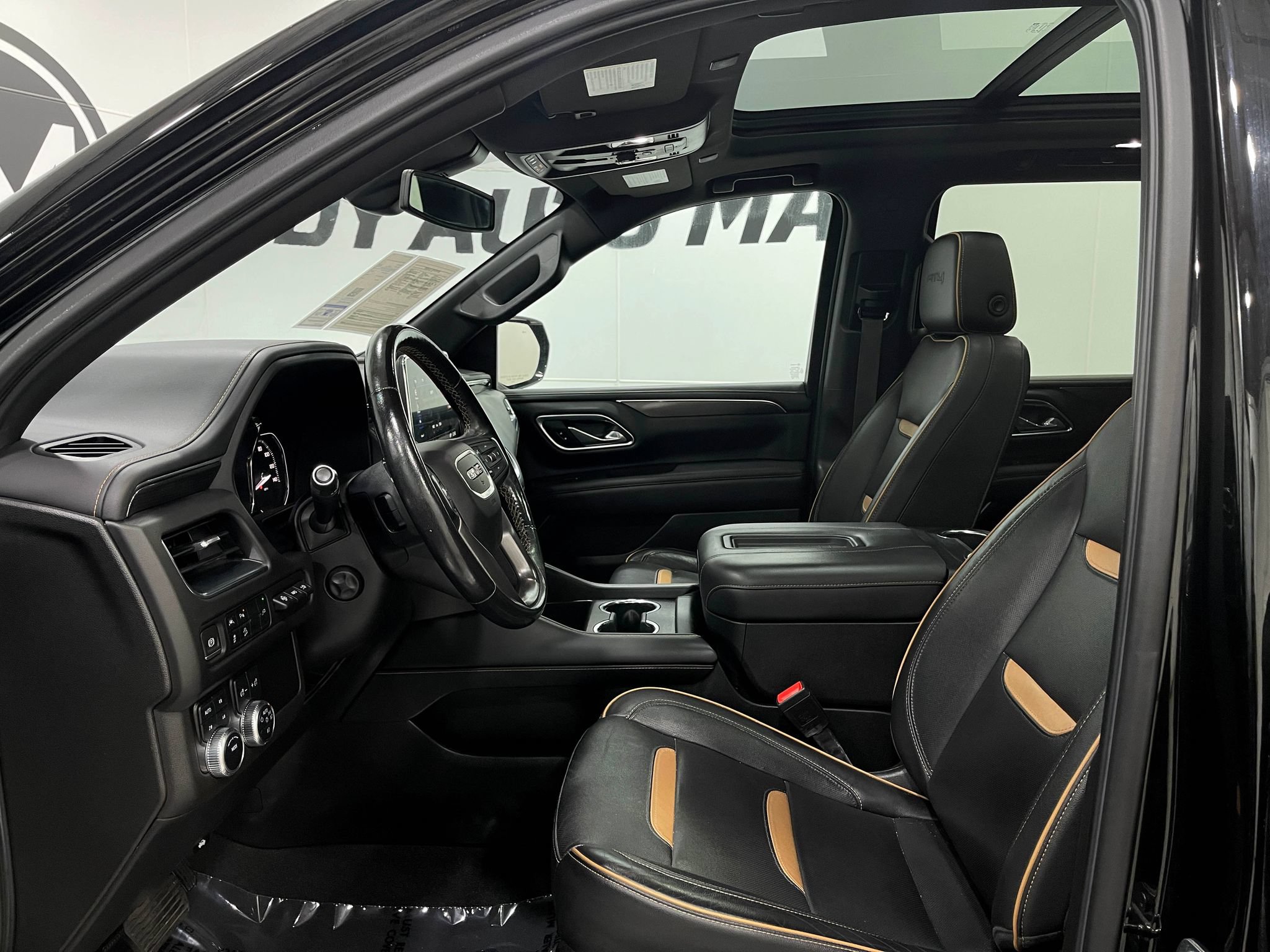Used 2021 GMC Yukon AT4 w/ Technology Package AWD/4WD image 12