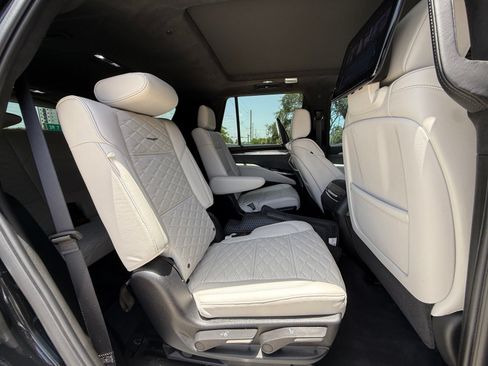 Used 2025 Cadillac Escalade V AWD/4WD image 39