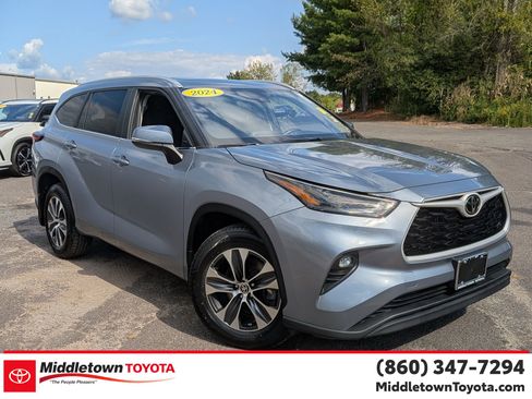 Certified 2024 Toyota Highlander XLE image 1