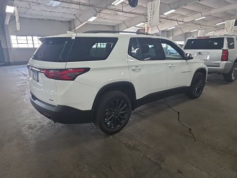 Used 2023 Chevrolet Traverse RS AWD/4WD image 2