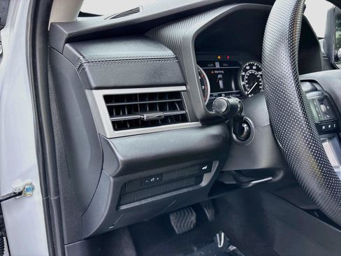 Used 2022 Mitsubishi Outlander SE AWD/4WD image 10