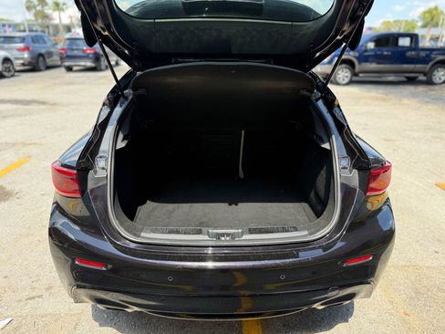 Used 2017 INFINITI QX30 Premium w/ Navigation Package image 11