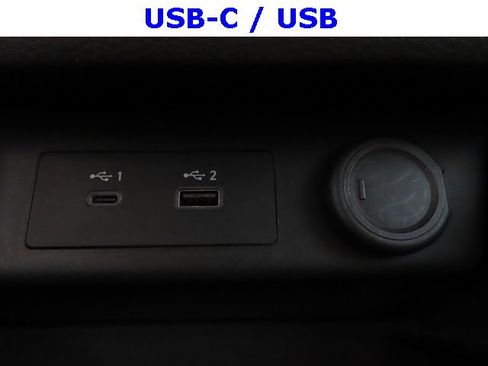 Used 2023 Nissan Rogue SV image 9