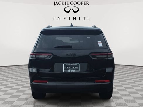 Used 2025 Jeep Grand Cherokee L Limited w/ Black Appearance Package AWD/4WD image 6