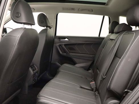 Used 2023 Volkswagen Tiguan SE w/ Panoramic Sunroof Package image 16