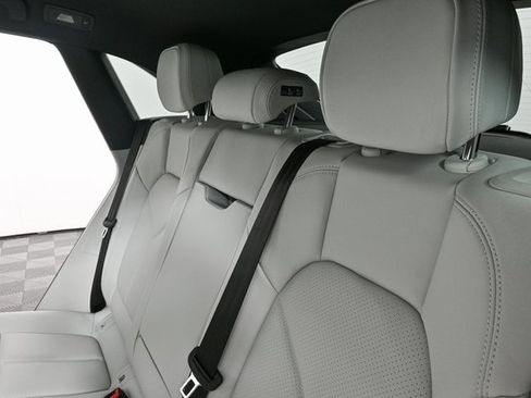 Certified 2025 Porsche Macan image 21