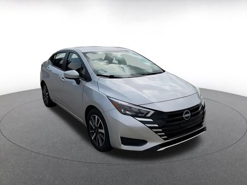 Used 2025 Nissan Versa SV FWD image 3