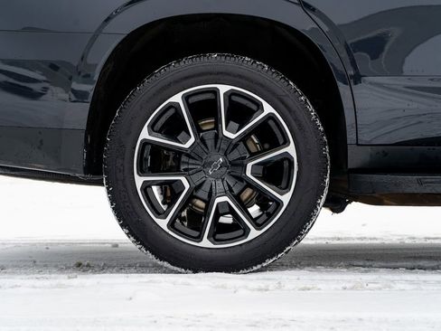 Used 2023 Chevrolet Tahoe RST image 9