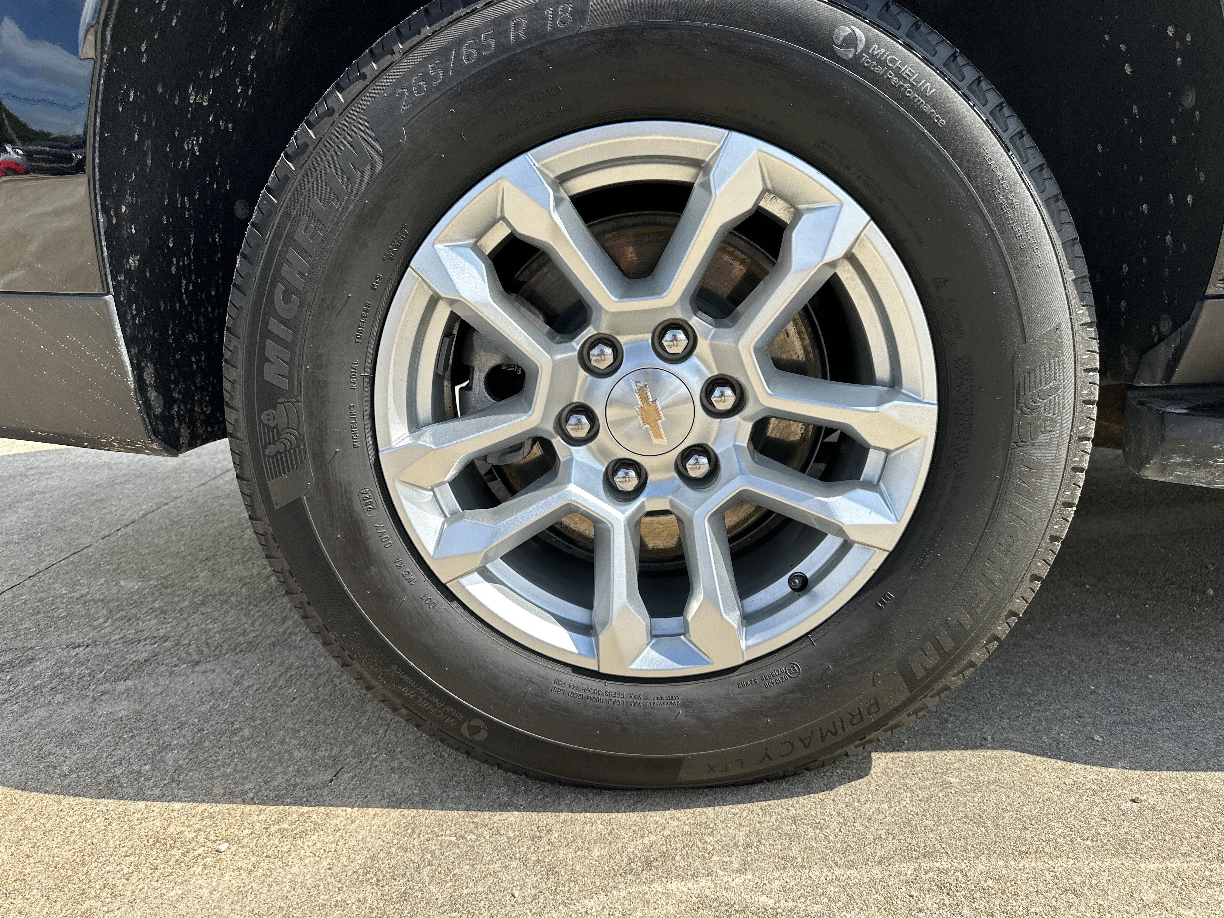 Certified 2025 Chevrolet Suburban LT RWD image 19