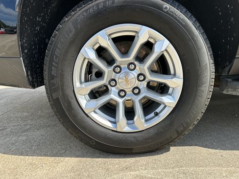 Certified 2025 Chevrolet Suburban LT RWD image 19