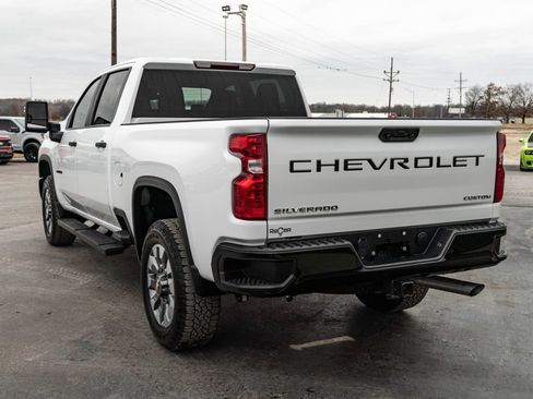 Used 2024 Chevrolet Silverado 2500 Custom w/ Custom Convenience Package image 3