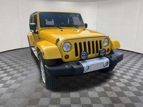 Used 2011 Jeep Wrangler Unlimited Sahara w/ Dual Top Group AWD/4WD image 4